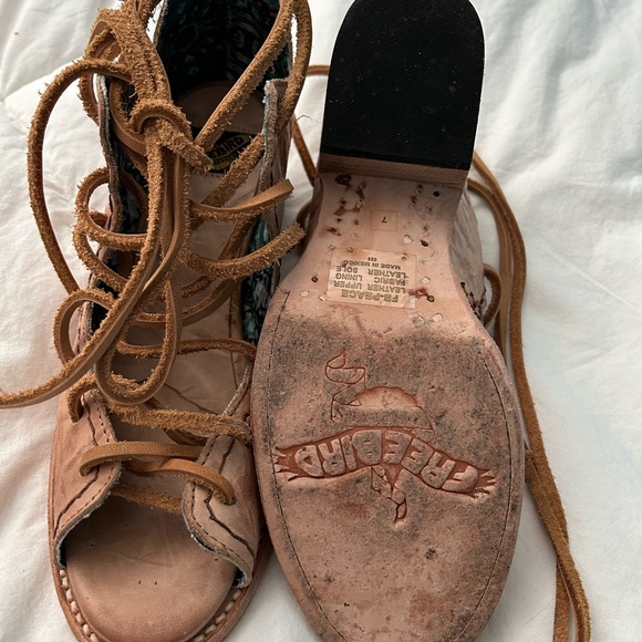 Sandals - Picture 3 of 4